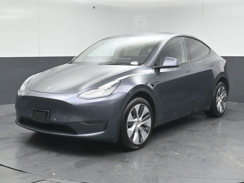 Used 2023 Tesla Model Y Long Range image 3