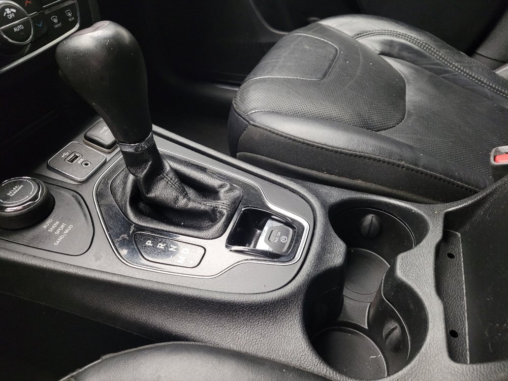 Used 2019 Jeep Cherokee Limited AWD/4WD image 26