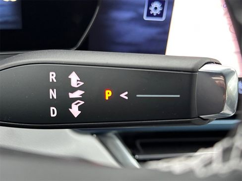 New 2026 Chevrolet Equinox EV LT image 18