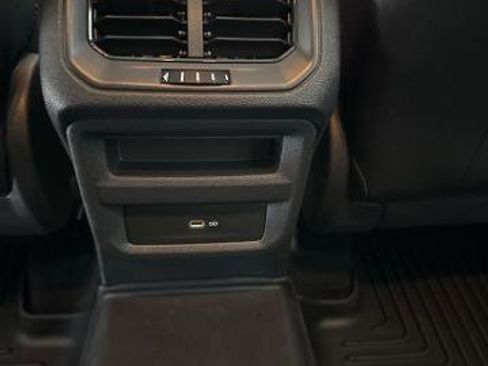 Used 2024 Volkswagen Taos SE AWD/4WD image 12