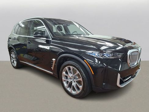 Certified 2024 BMW X5 xDrive40i w/ Premium Package AWD/4WD image 3