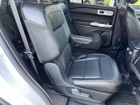 Used 2022 Ford Explorer Limited AWD/4WD image 4