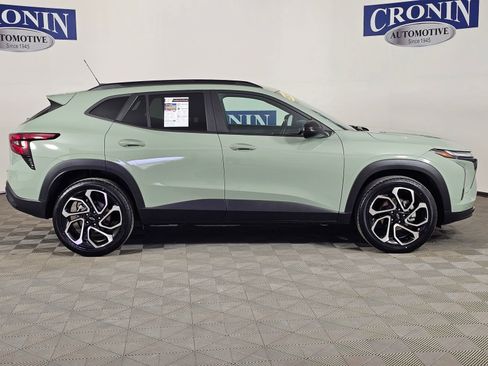 Used 2024 Chevrolet Trax RS w/ Sunroof Package image 7