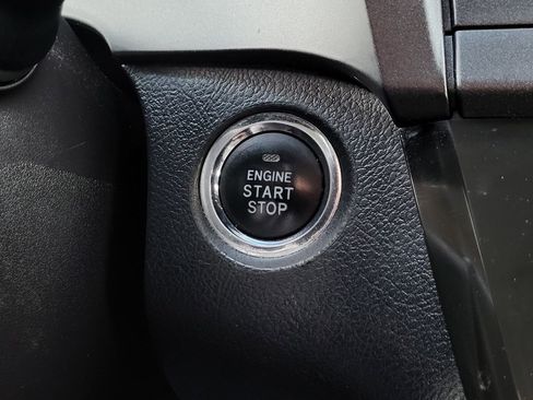 Used 2017 Toyota Sienna Limited image 33