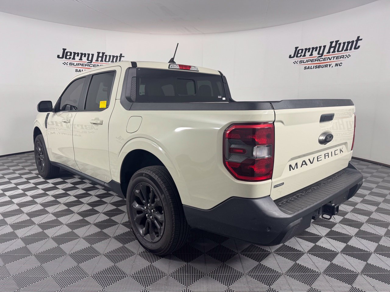 Used 2024 Ford Maverick Lariat w/ Black Appearance Package FWD image 9