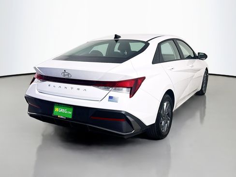 Used 2024 Hyundai Elantra SEL FWD image 10