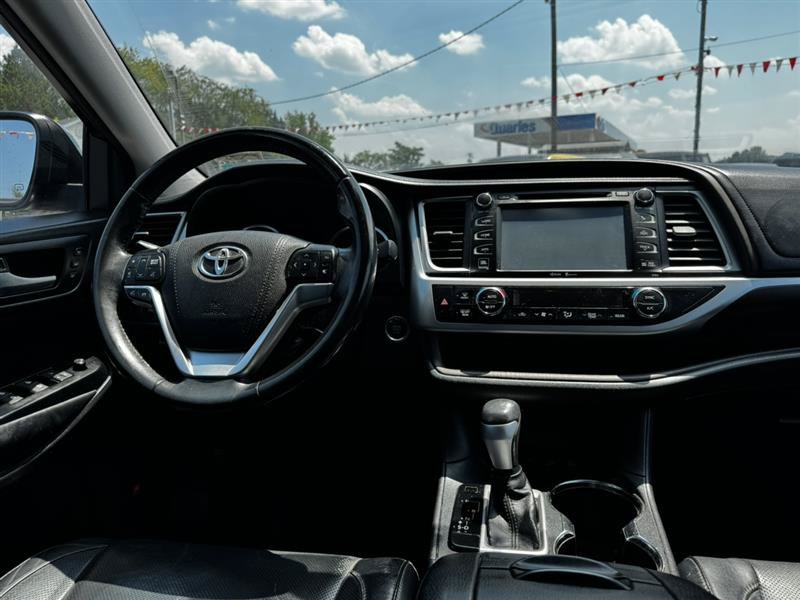 Used 2015 Toyota Highlander Limited AWD/4WD image 22