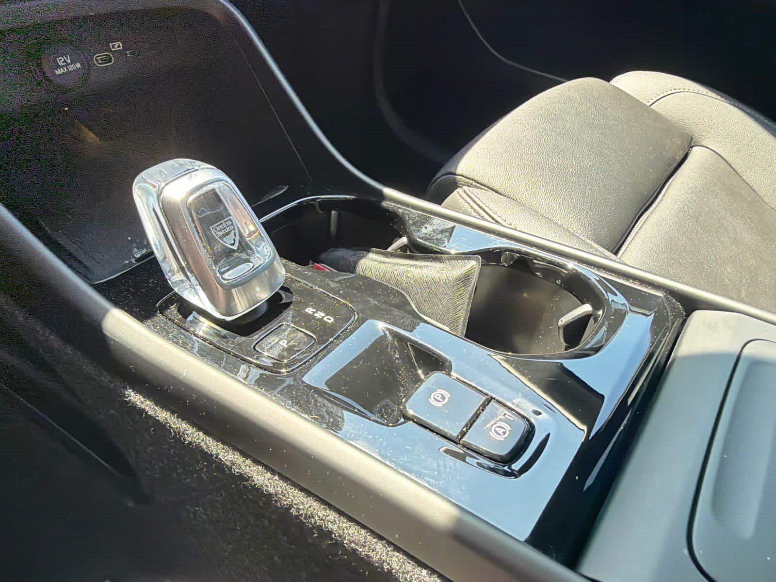 Certified 2026 Volvo XC40 B5 Plus AWD/4WD image 30