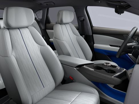 New 2025 Cadillac Optiq Luxury 2 w/ LPO, Floor Liner Package image 33