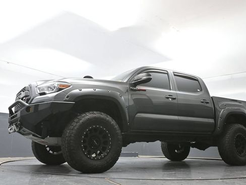 Used 2016 Toyota Tacoma TRD Sport w/ Towing Package AWD/4WD image 52