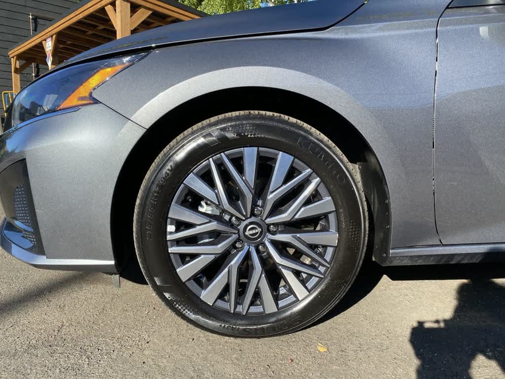 Used 2025 Nissan Altima 2.5 SV AWD/4WD image 11