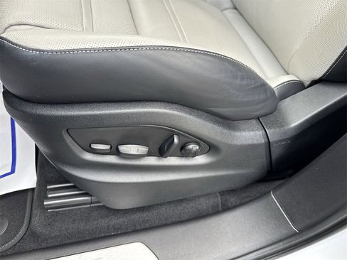 Used 2024 Porsche Cayenne S image 42