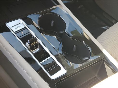 Certified 2025 Volkswagen Atlas SE image 27