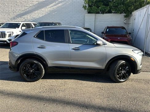 Used 2024 Buick Encore GX Sport Touring image 3