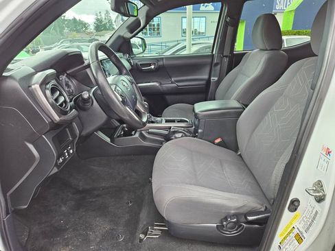 Used 2017 Toyota Tacoma TRD Off-Road w/ Tow Package RWD image 16