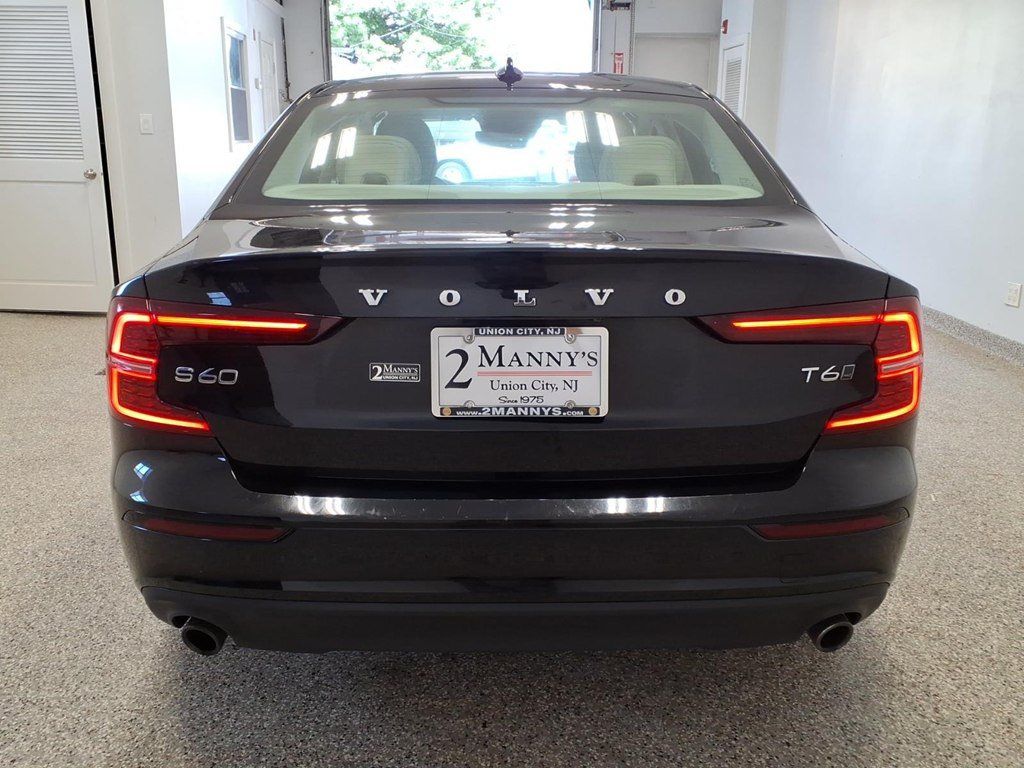 Used 2020 Volvo S60 T6 Momentum AWD/4WD image 5