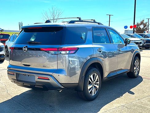 New 2026 Nissan Pathfinder SL image 8