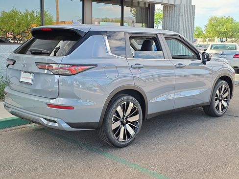 New 2026 Mitsubishi Outlander SE image 7