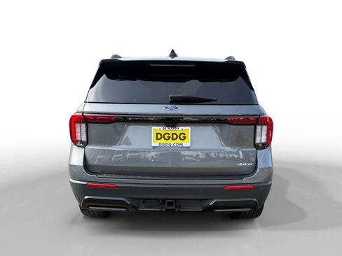 Used 2025 Ford Explorer ST-Line w/ ST-Line Street Pack image 4