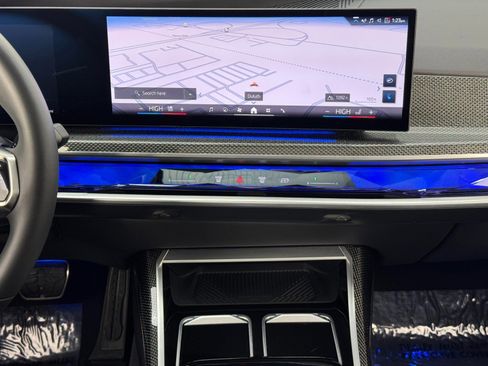 Used 2023 BMW i7 xDrive60 w/ Parking Assistance Package image 25