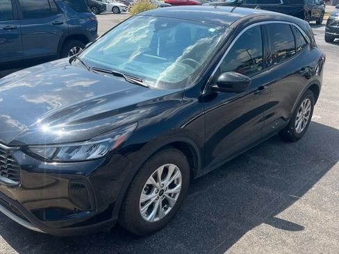 Used 2023 Ford Escape Active w/ Tech Pack #2 FWD image 2