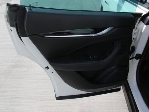 Used 2020 Maserati Levante S image 25