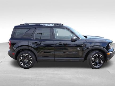 Used 2025 Ford Bronco Sport Outer Banks w/ Outer Banks Tech Package+ AWD/4WD image 3