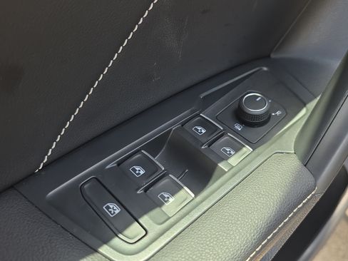 Used 2023 Volkswagen Tiguan SE R-Line FWD image 21