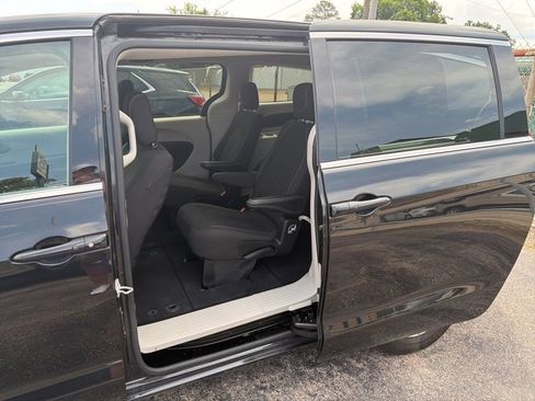 Used 2023 Chrysler Voyager LX FWD image 32