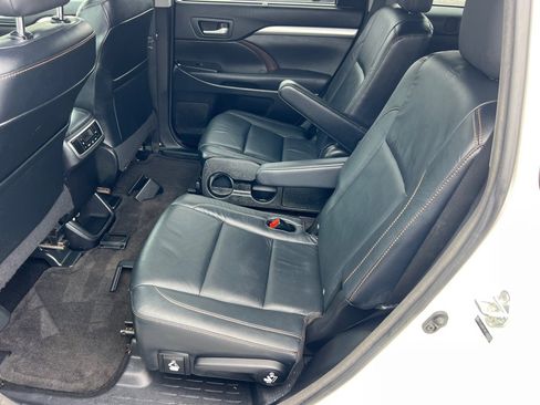 Used 2014 Toyota Highlander XLE AWD/4WD image 14