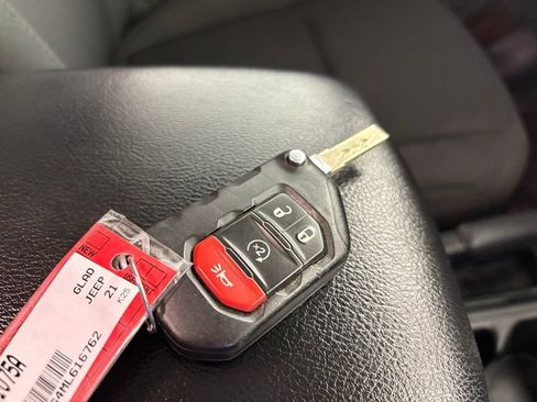 Used 2021 Jeep Gladiator Sport image 43