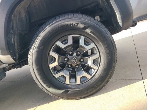 Used 2023 Toyota Tacoma TRD Off-Road image 11