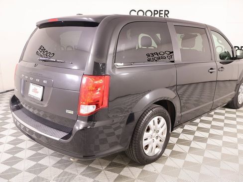 Used 2019 Dodge Grand Caravan SE w/ UConnect Hands-Free Group image 19