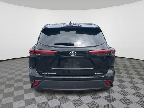 Used 2023 Toyota Highlander XLE AWD/4WD image 6