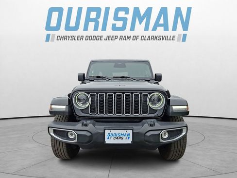 Used 2025 Jeep Wrangler Unlimited Sahara image 2