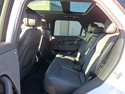 Used 2024 Land Rover Range Rover Sport SE image 5