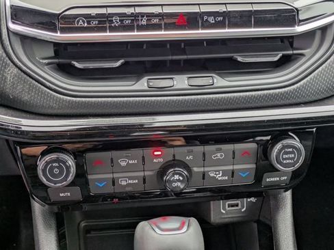 New 2026 Jeep Compass Limited w/ Sun, Sound & Navigation Group AWD/4WD image 28