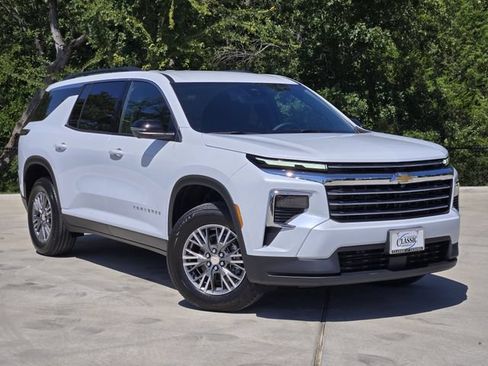 New 2026 Chevrolet Traverse LT w/ Driver Confidence Package FWD image 1