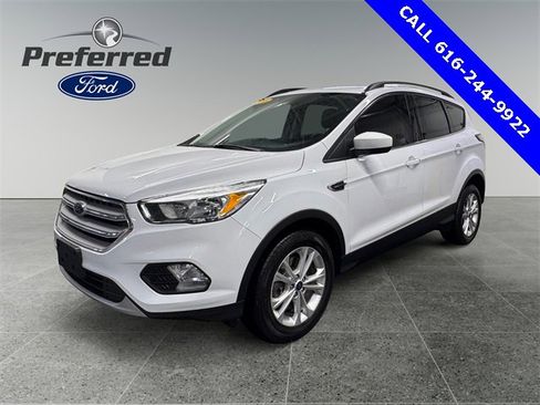 Used 2018 Ford Escape SE image 2