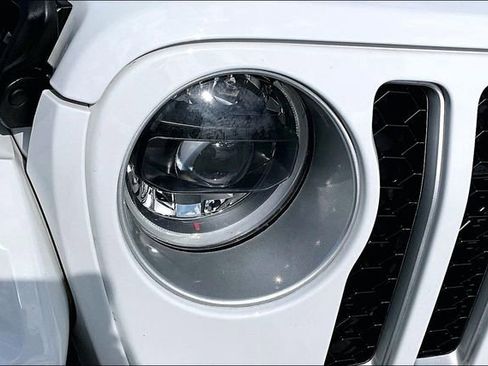 Used 2023 Jeep Wrangler Unlimited Sahara image 31