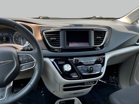 Used 2023 Chrysler Voyager LX FWD image 11