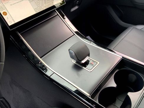 New 2026 Land Rover Range Rover Velar Dynamic SE image 8