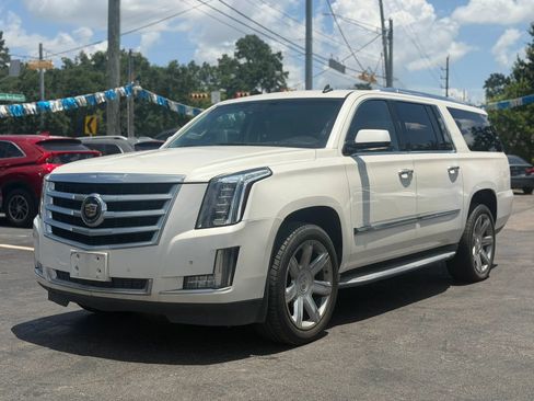 Used 2015 Cadillac Escalade ESV Luxury RWD image 1