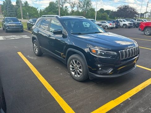 Used 2019 Jeep Cherokee Latitude Plus w/ Comfort/Convenience Group AWD/4WD image 2