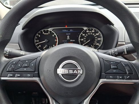 Used 2024 Nissan Altima 2.5 SV FWD image 18