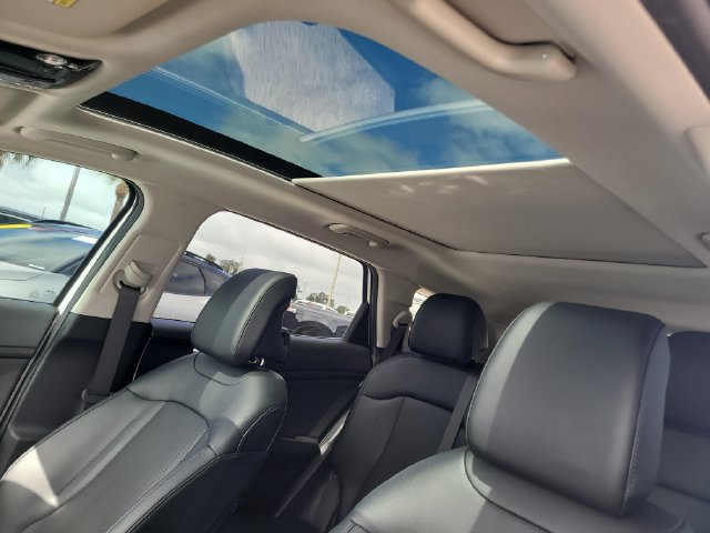 Used 2025 Kia Sportage EX w/ Premium Package FWD image 21
