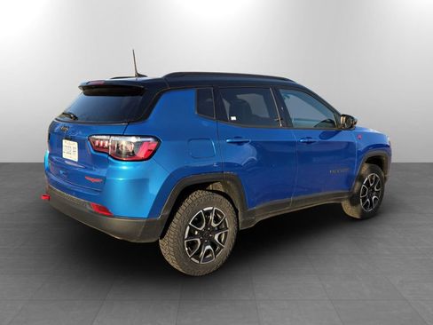 Used 2025 Jeep Compass Trailhawk AWD/4WD image 7