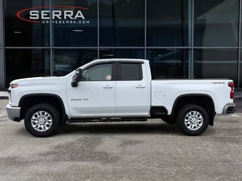 Used 2022 Chevrolet Silverado 2500 LT w/ Convenience Package AWD/4WD image 2
