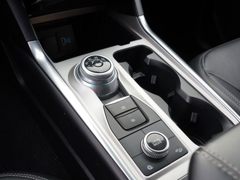 Used 2023 Ford Explorer XLT w/ Equipment Group 202A image 25