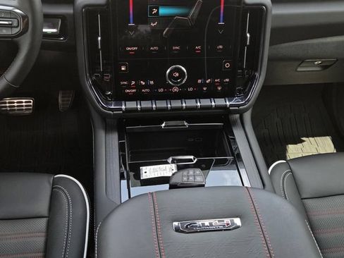 New 2026 GMC Yukon AT4 Ultimate AWD/4WD image 19